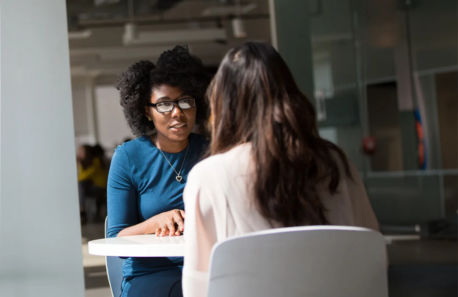 Behandelondersteuning bij Biozorg: een veilig gesprek over psychische kwetsbaarheid en het werken aan herstel en stabiliteit.